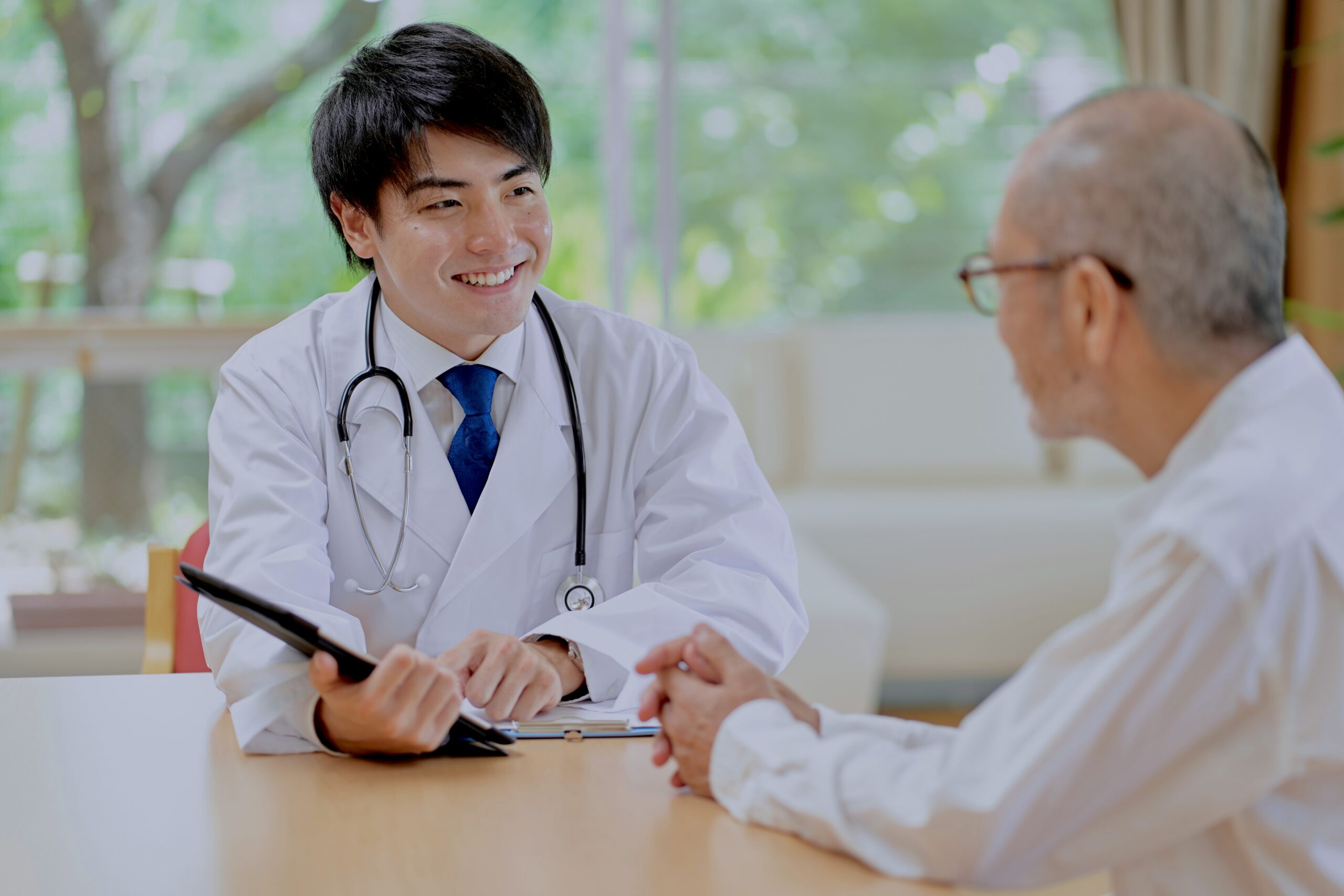 ¿Cómo funciona la terapia de protones